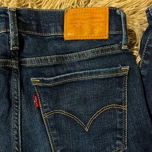 Levi’s 710 Super Skinny Jeans. Dark wash. Gently loved. Great condition. Size 24